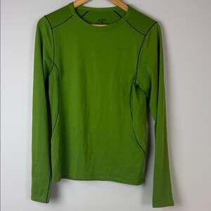 Patagonia Vibrant Green Performance Shirt Size Small